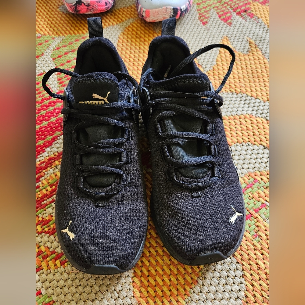 Women's Puma sneakers